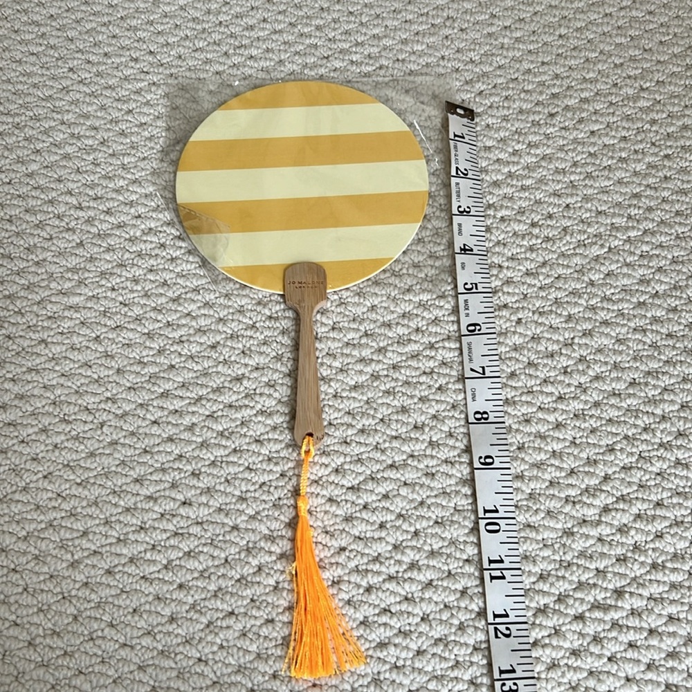 NWT set of Jo Malone accessories - hand fan and velvet pouch - Picture 2 of 8